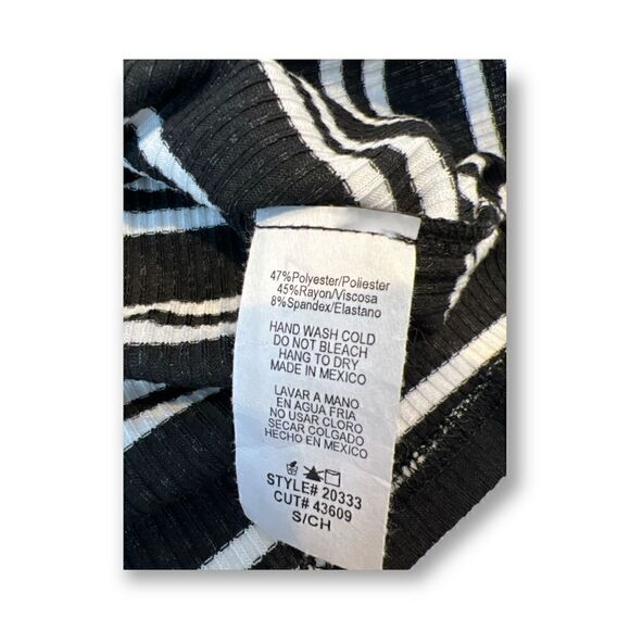 7Daywknd Women’s Striped Cropped Ribbed Top Size Medium NWT - Picture 3 of 4